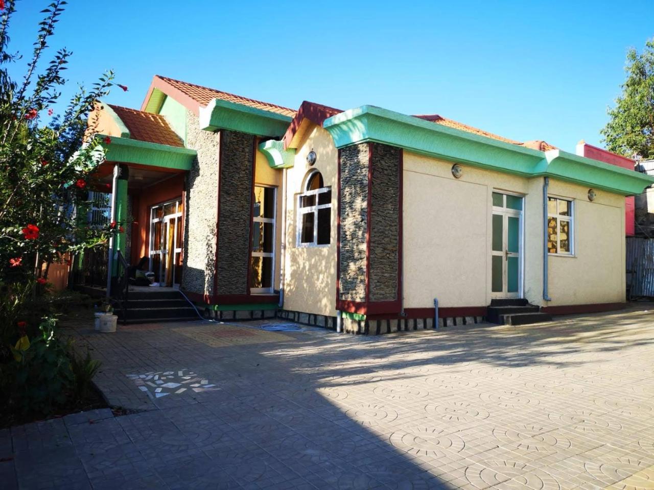 Хостел Gondar Backpackers Экстерьер фото